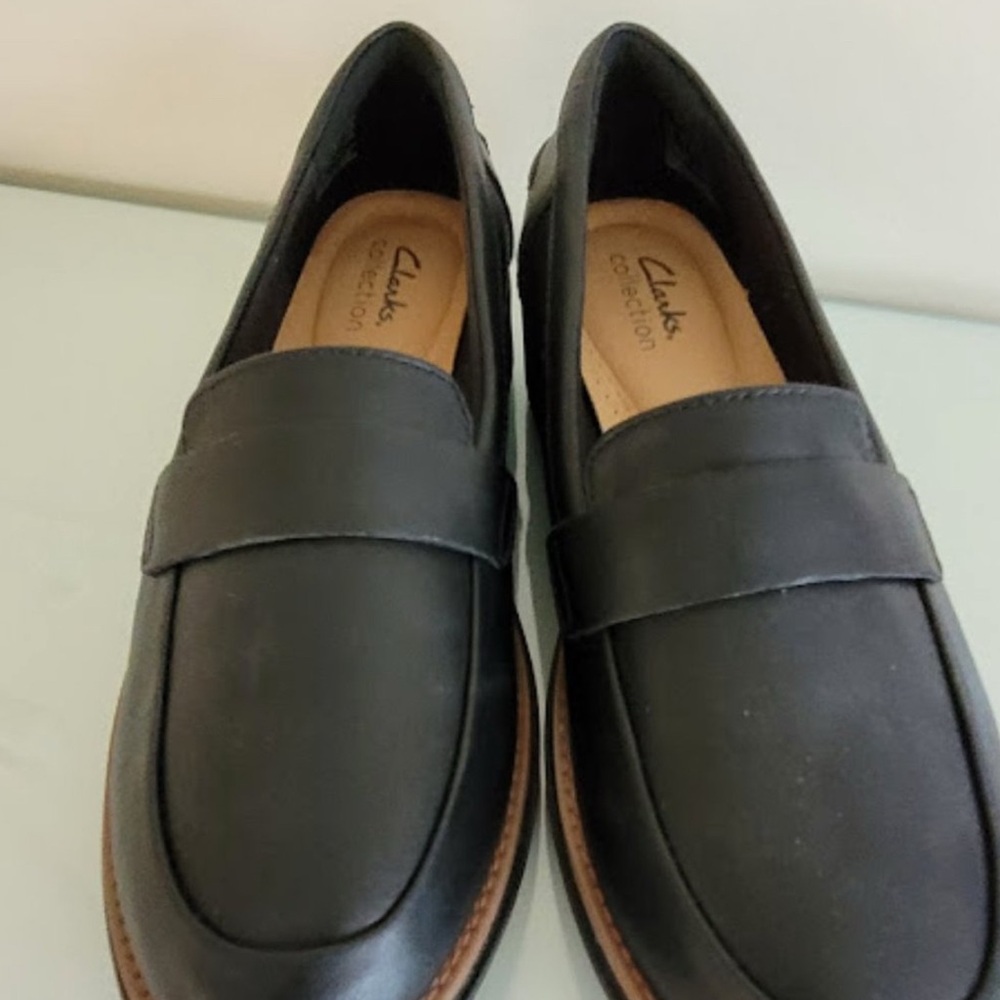 Clarks Black Loafer, 8.5M - Picture 3 of 7